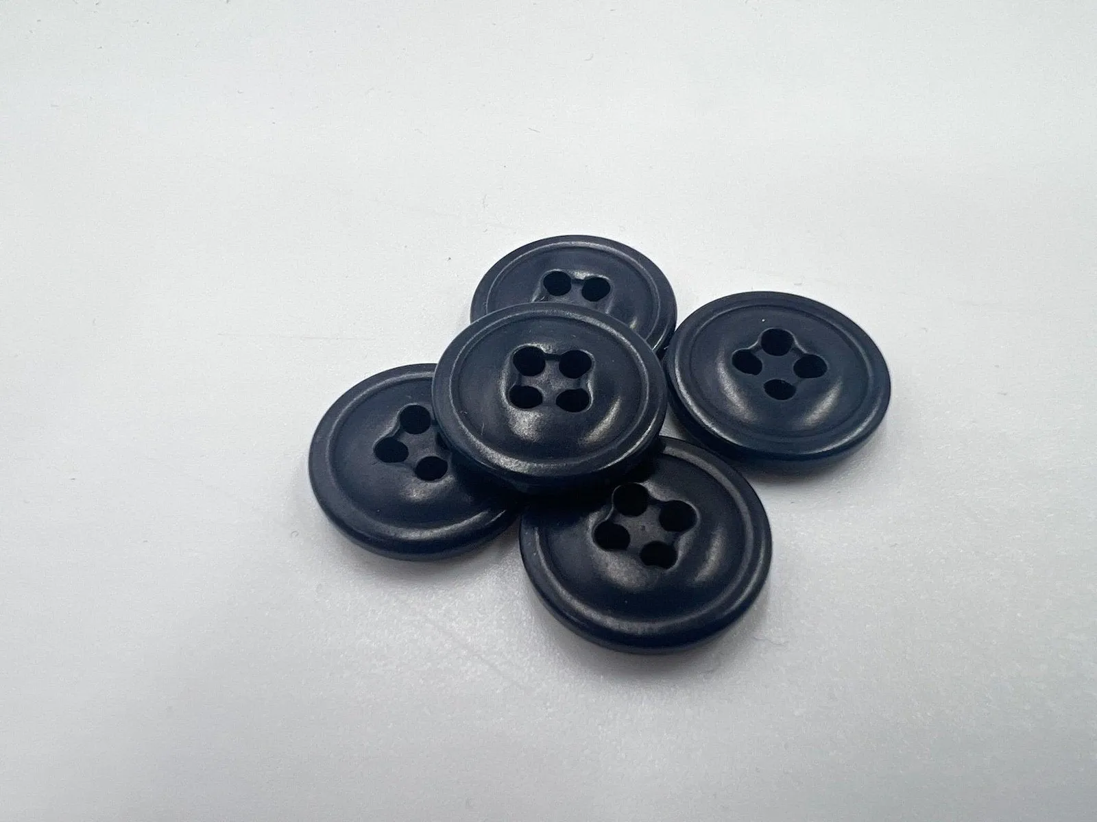 BOUTON POLYESTER 15MM BLEU MARINE