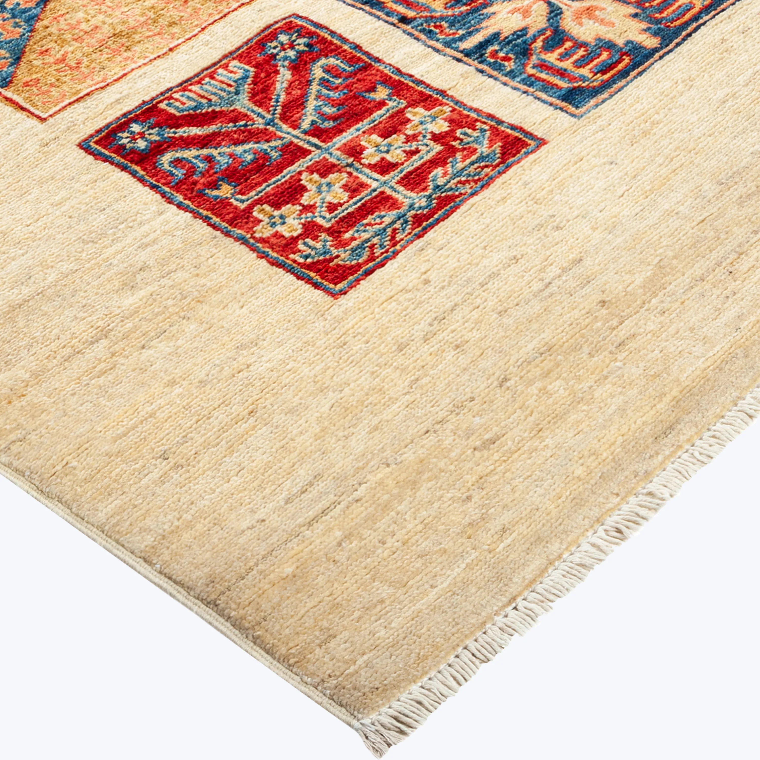 Ivory Traditional Wool Rug - 4' 10" x 6' 7"