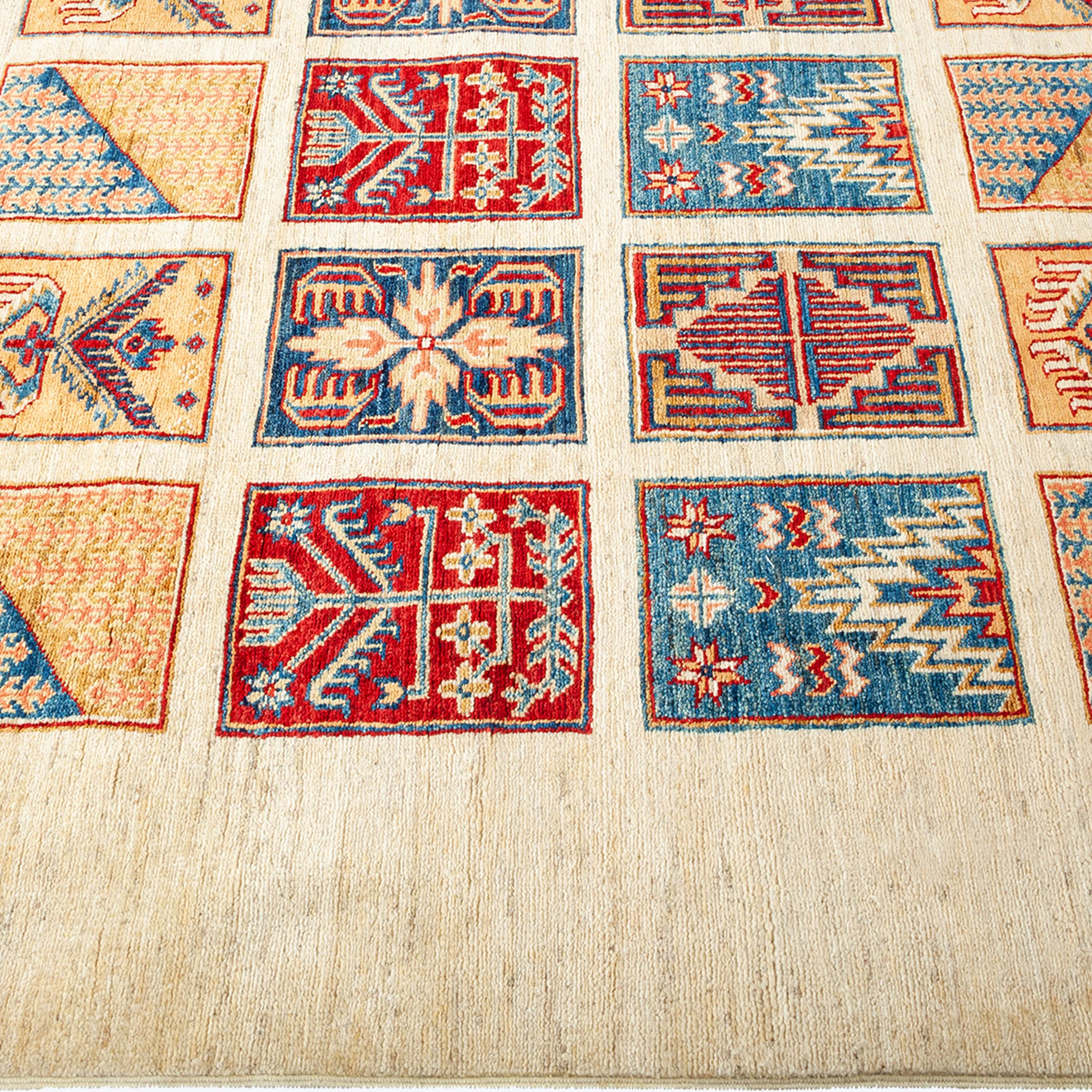 Ivory Traditional Wool Rug - 4' 10" x 6' 7"