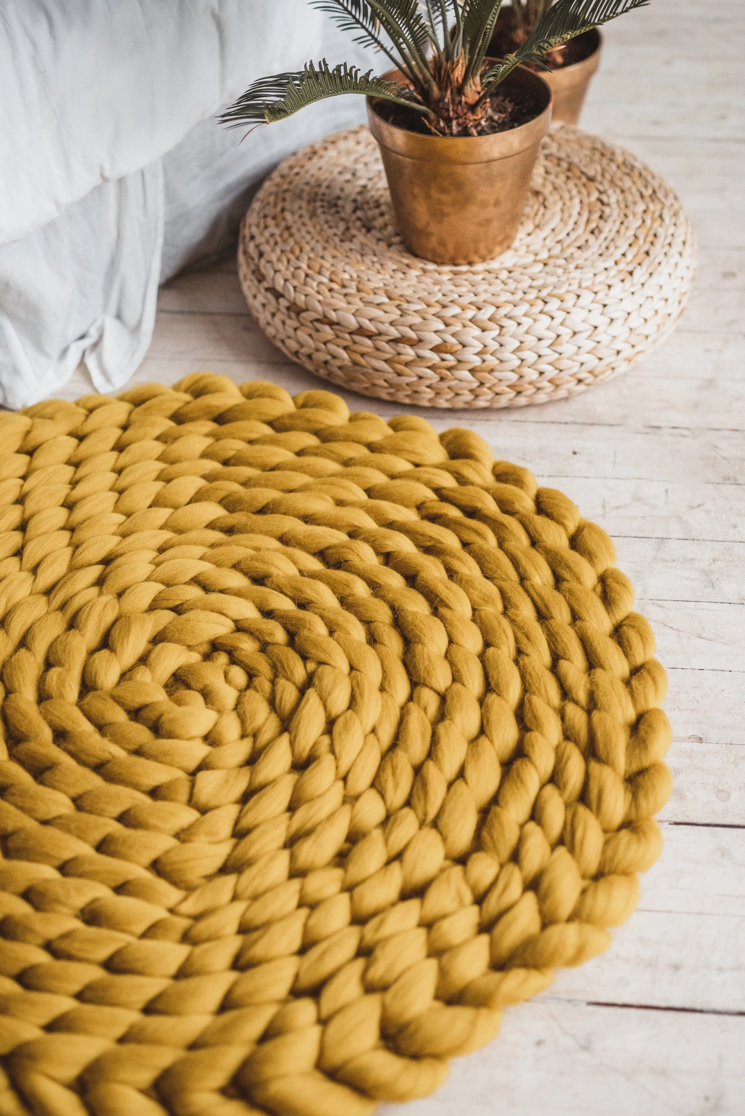 Medium round rug d=40” (100 cm)