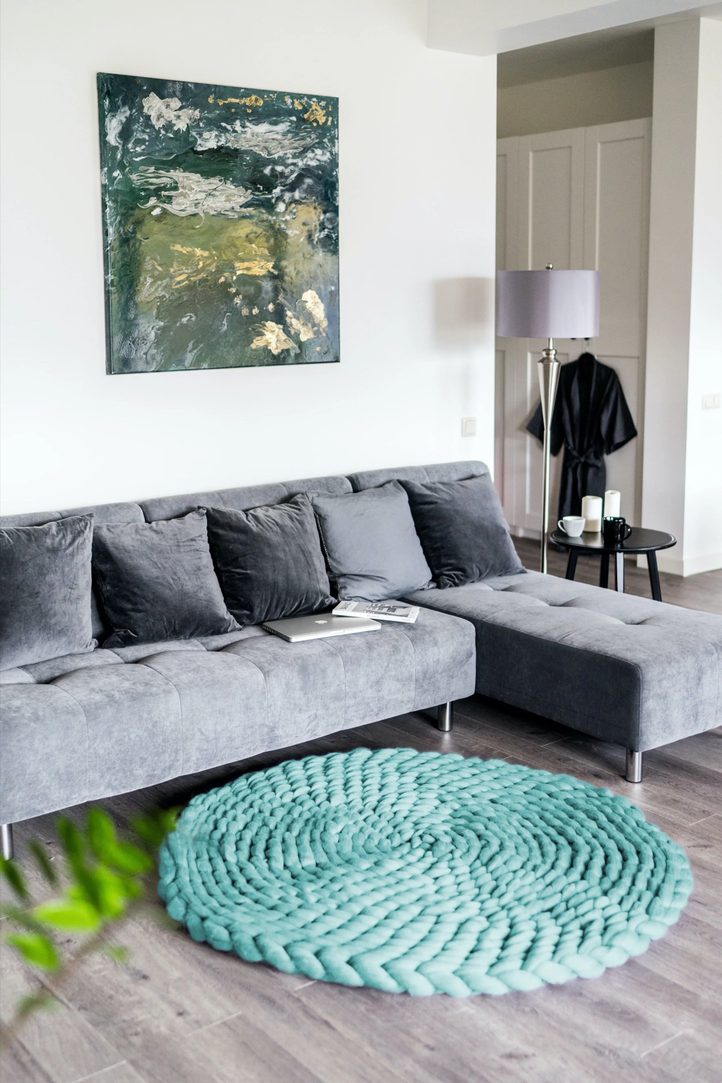 Medium round rug d=40” (100 cm)