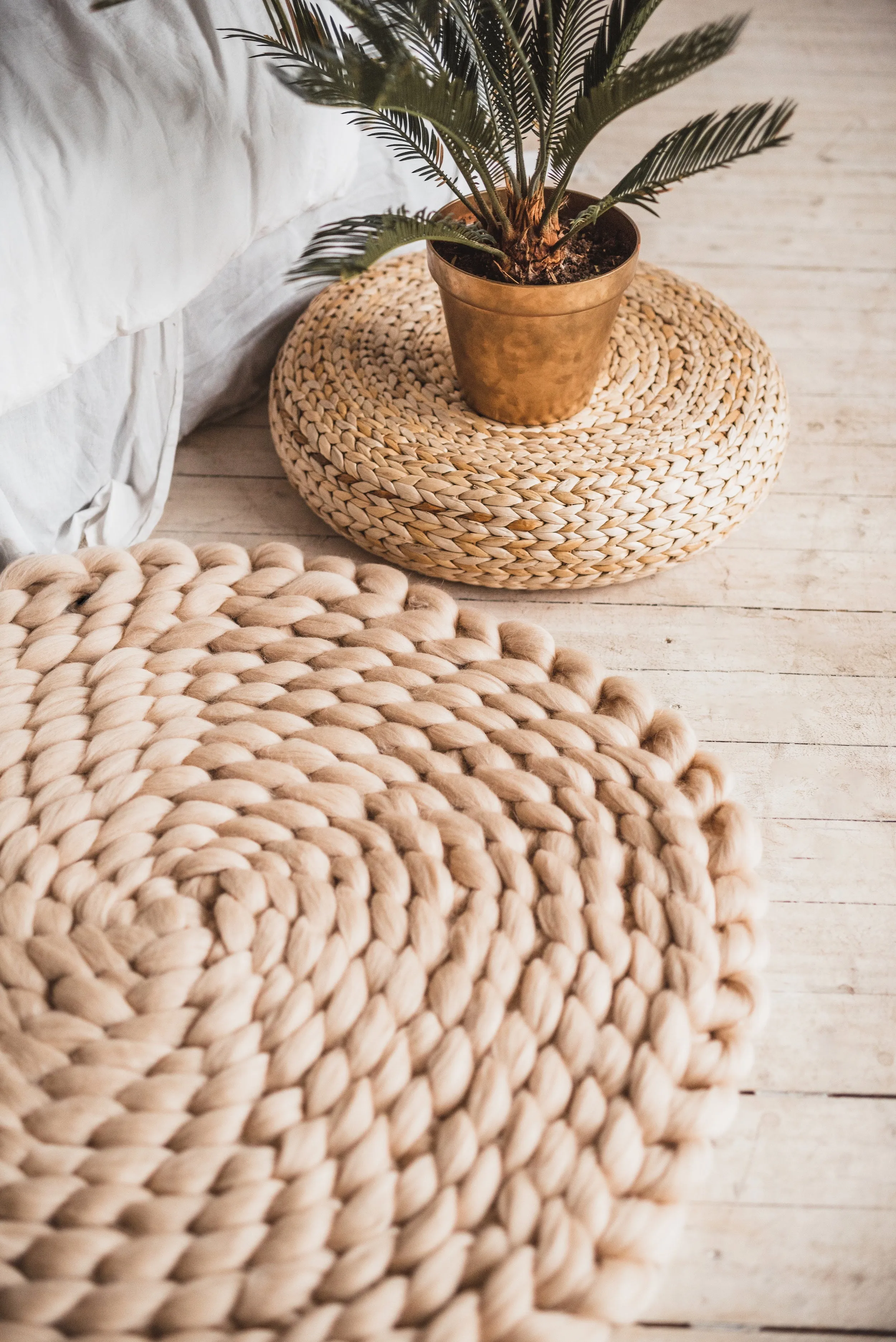 Medium round rug d=40” (100 cm)