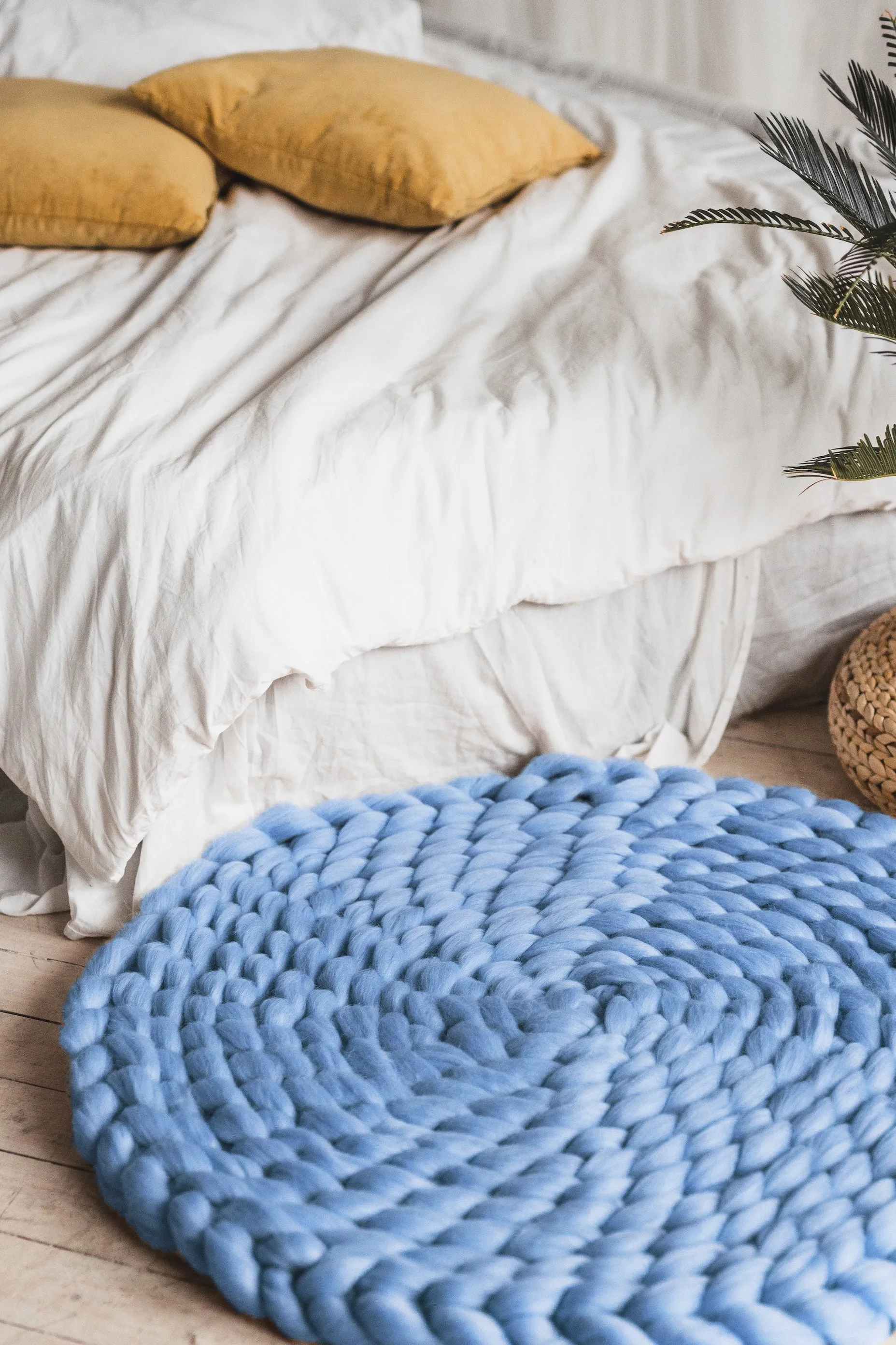 Medium round rug d=40” (100 cm)