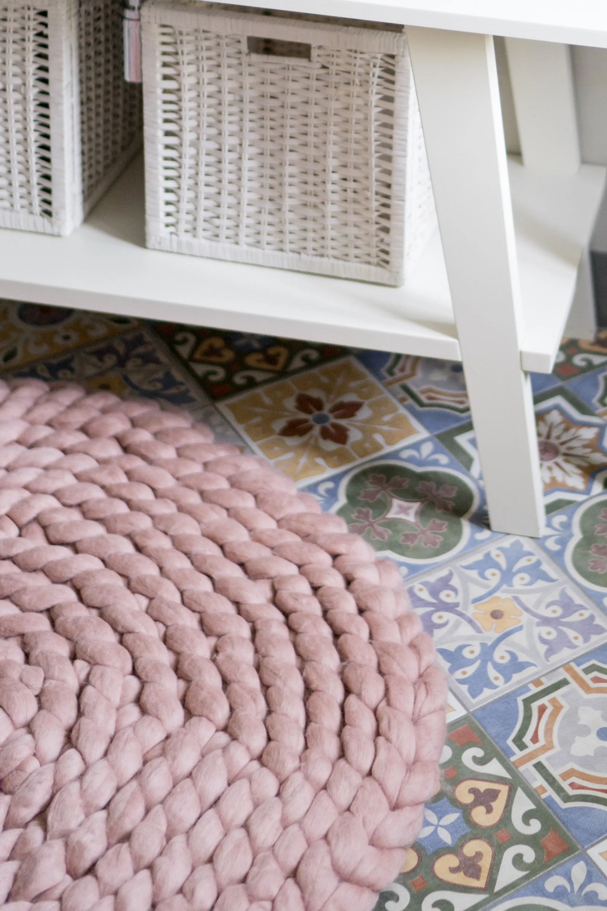 Medium round rug d=40” (100 cm)