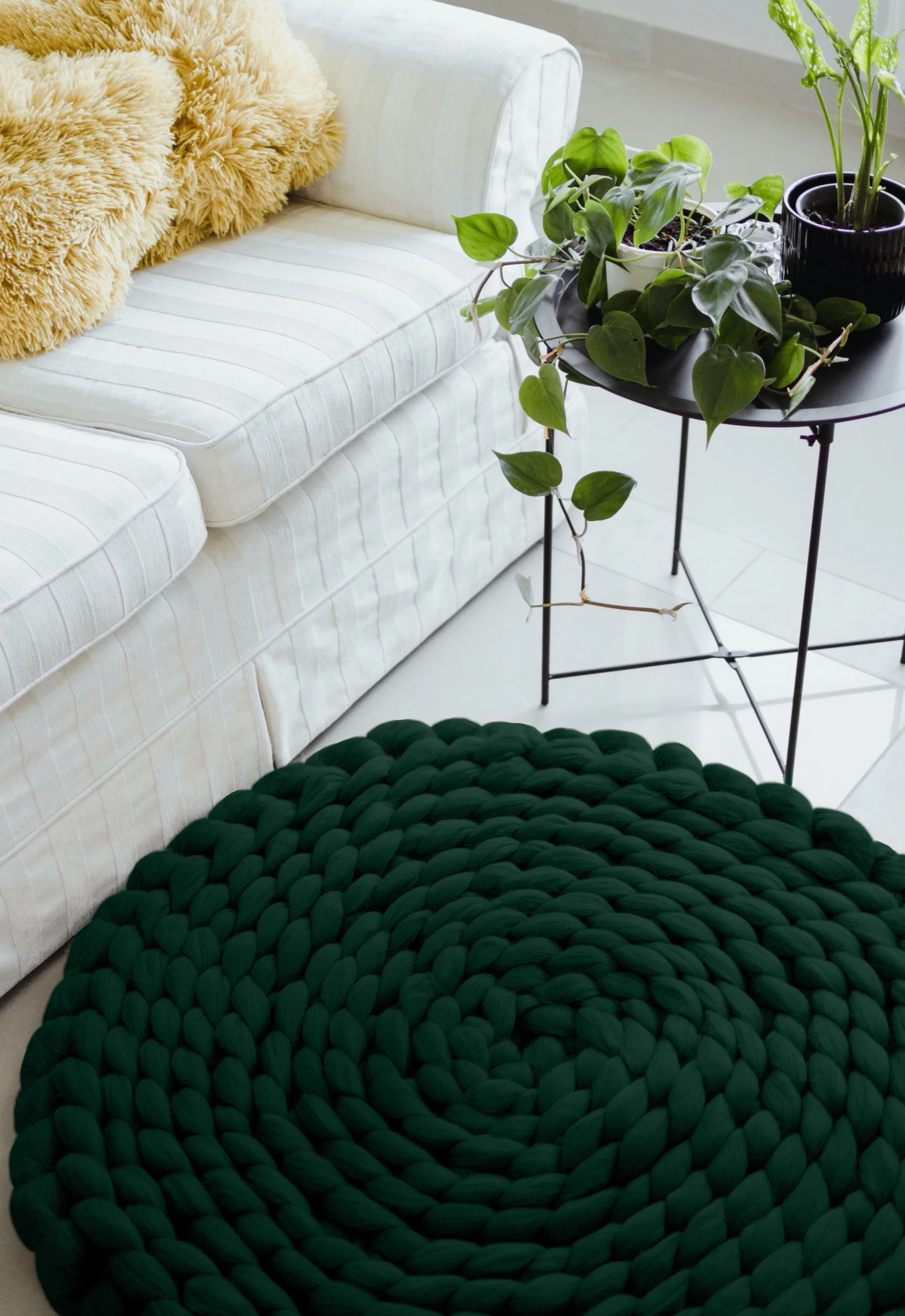 Medium round rug d=40” (100 cm)