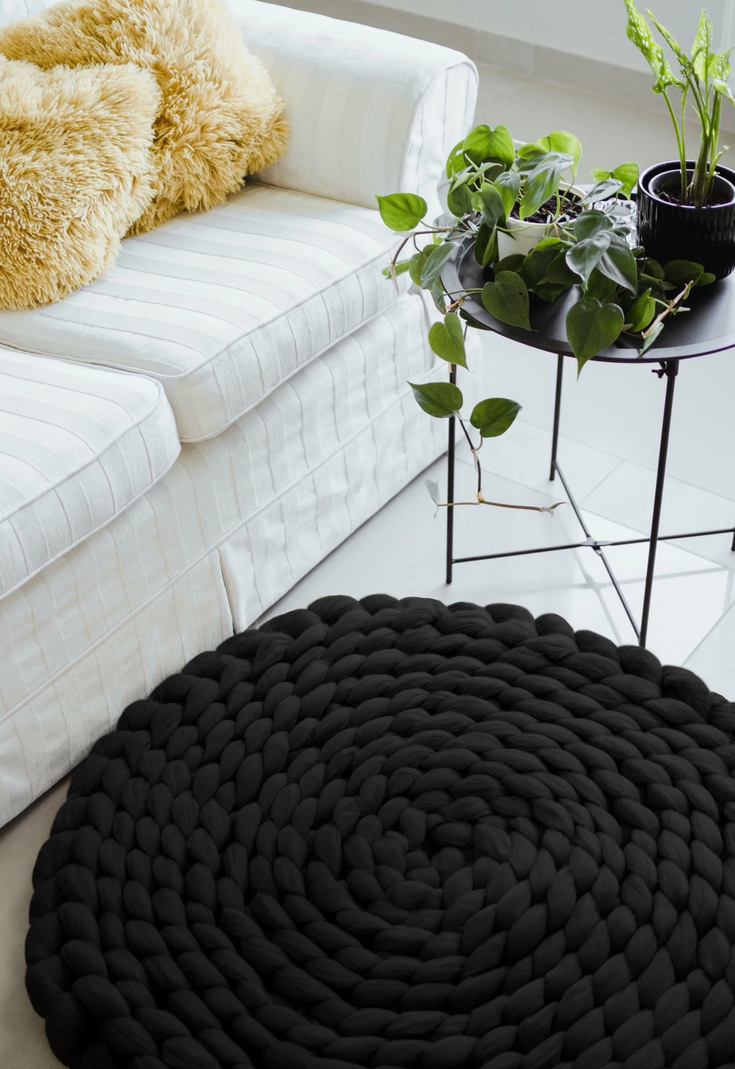 Medium round rug d=40” (100 cm)