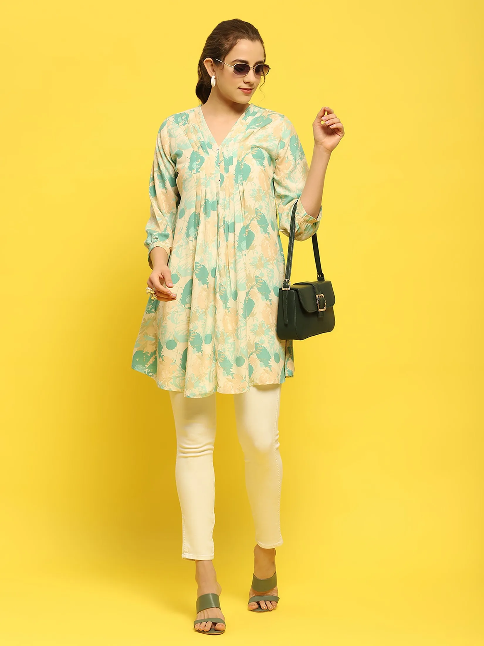 Women Liva Rayon Green Tropical Print Tunic