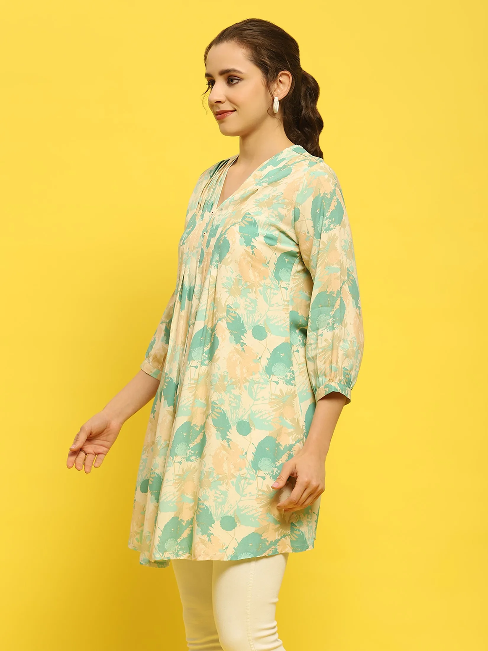 Women Liva Rayon Green Tropical Print Tunic