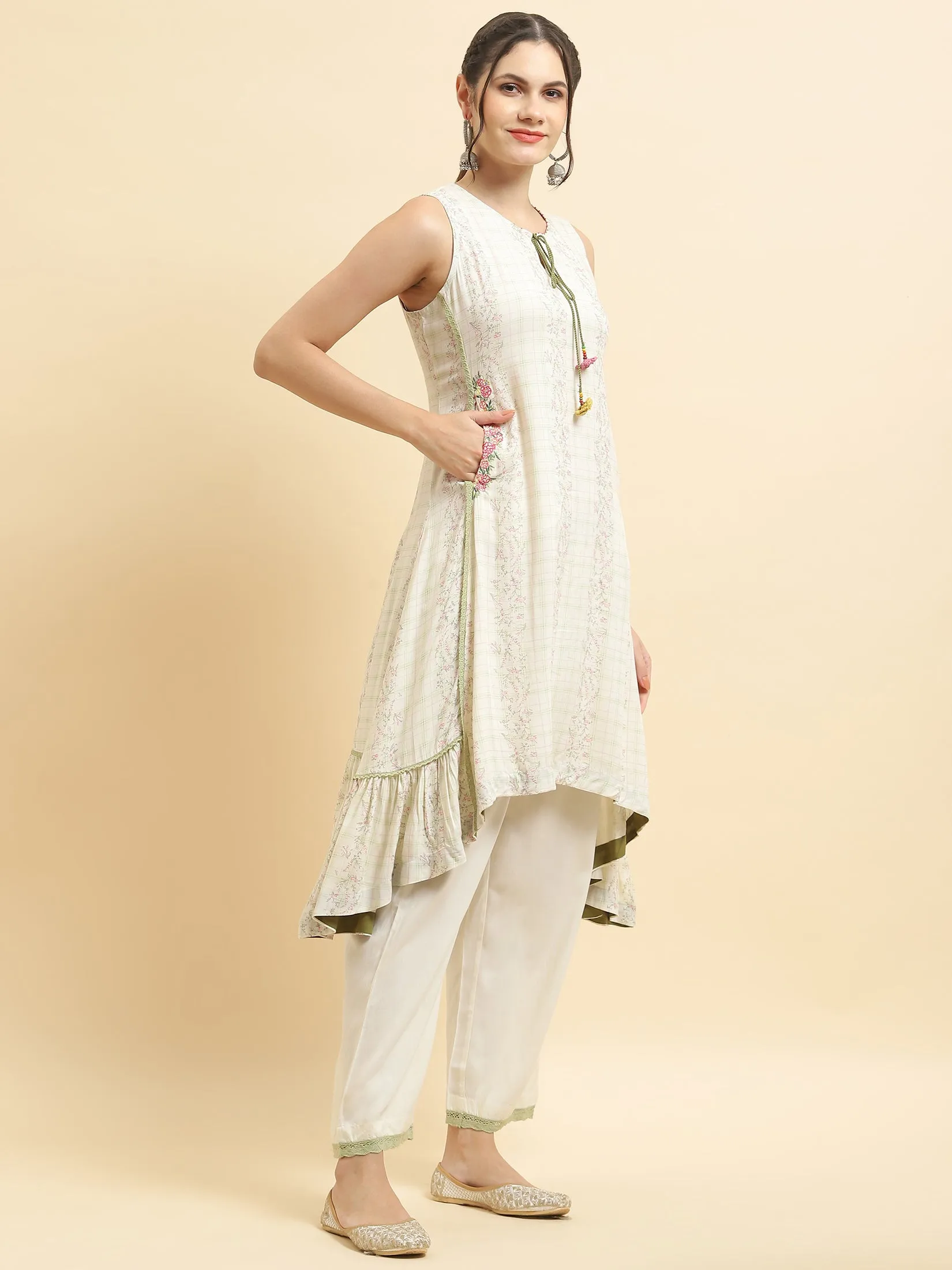 Women Liva Rayon White Floral Print Kurta Comfort Pant Dupatta